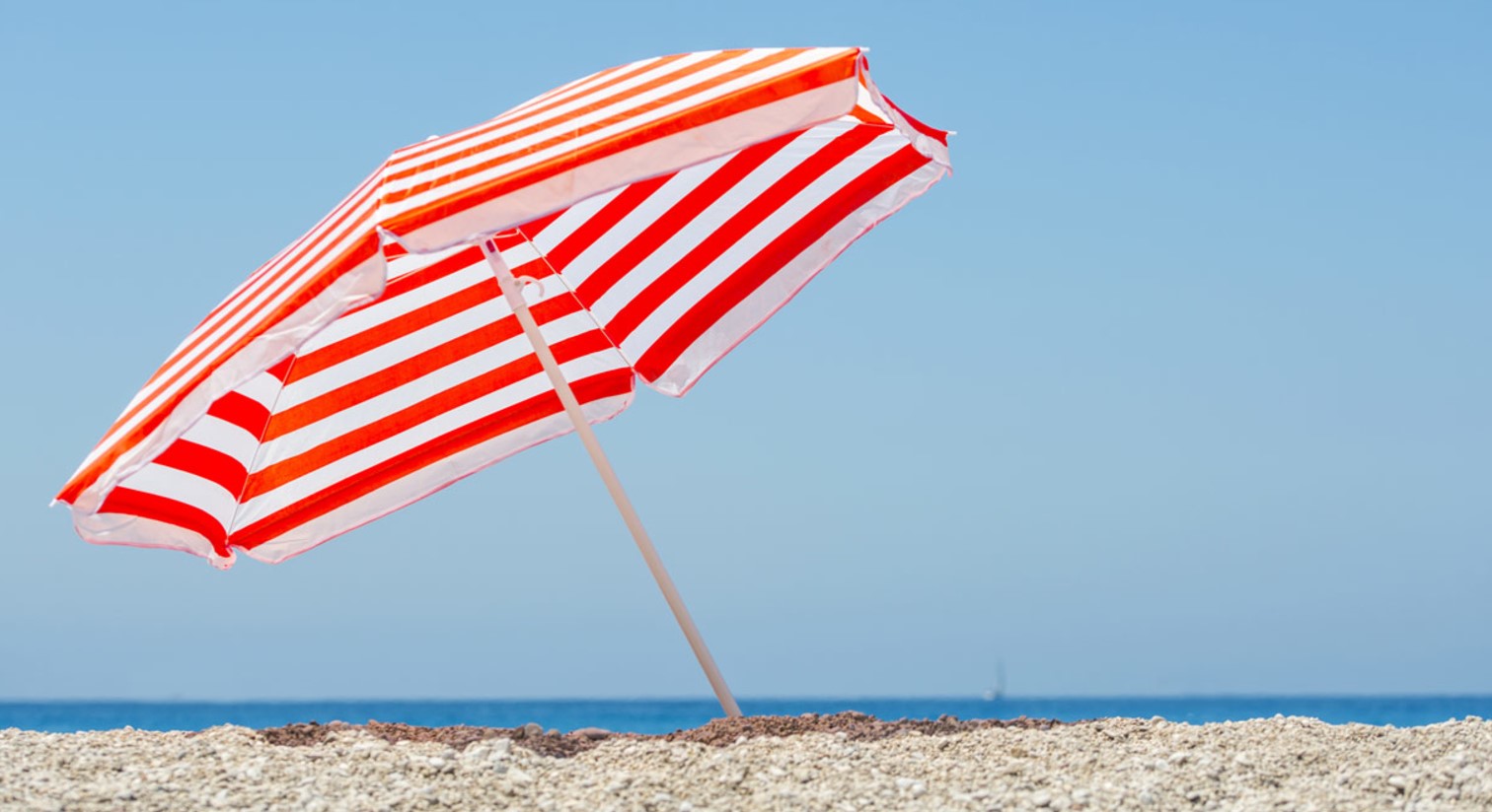 beach umbrella in dubai