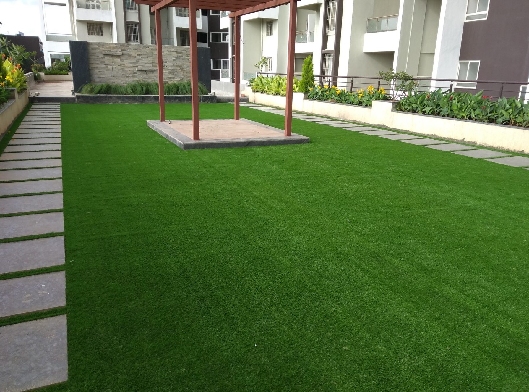 artificial grass in dubai